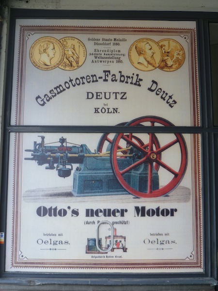 Alte Werbetafel zur Gasmotorenfabrik Deutz als Plakat im Eingangsbereich